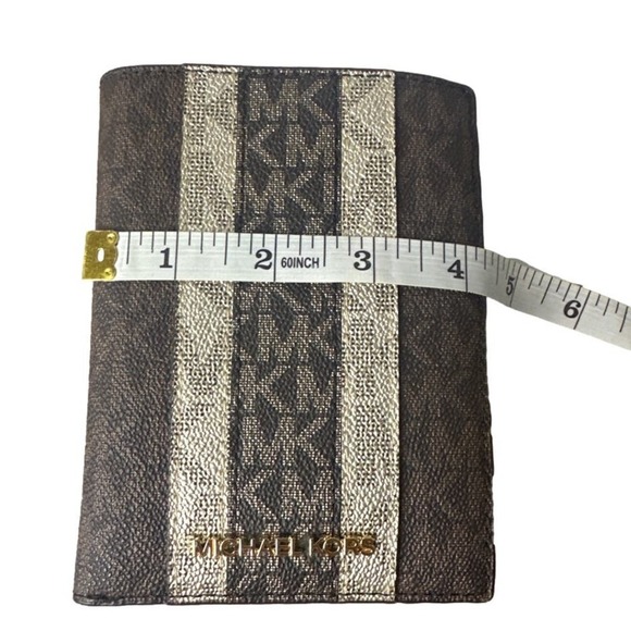 Michael Kors Jet Set Passport and Card Holder / Wallet - Picture 8 of 10